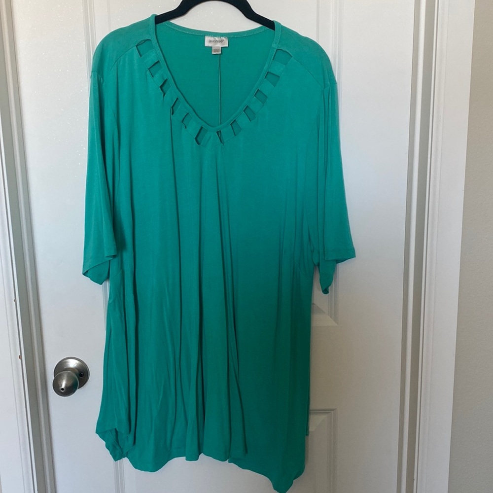 Green neck tunic - NWOT